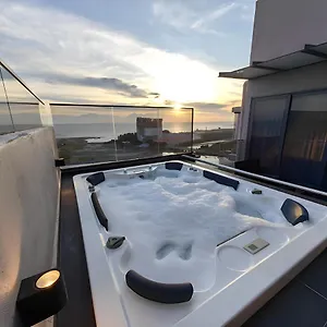 Attic Imperio & Jonker Apartamento