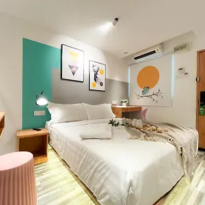 Hotel Apple 1 Gurney